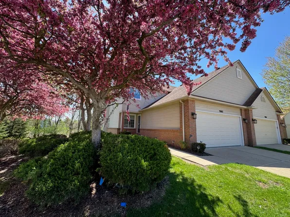 9002 Pine Cove Dr, Whitmore Lake, MI 48189
