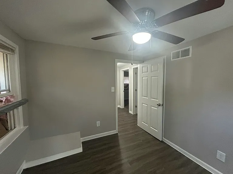 15713 Vaughan St — Photo 16