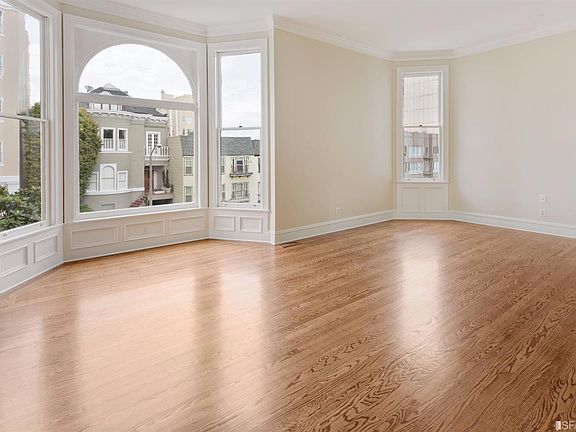 3rd image of 2225 Pacific Ave