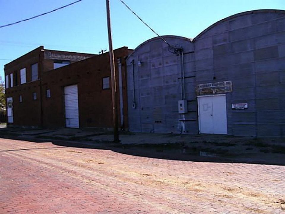 1st image of 400 N Seaman St