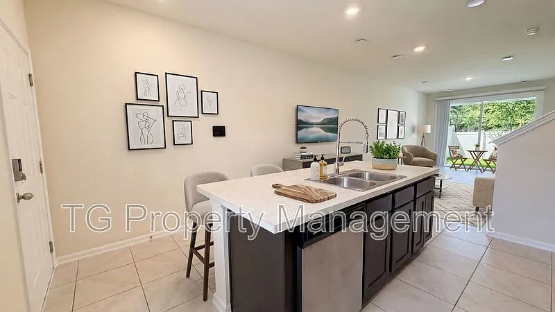 2 bed, 2.5 bath, 1110 sqft, $1,595 — Photo 3