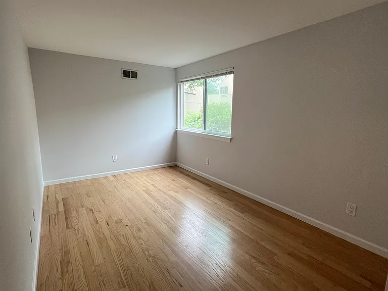 100 Hope St #5 — Photo 18