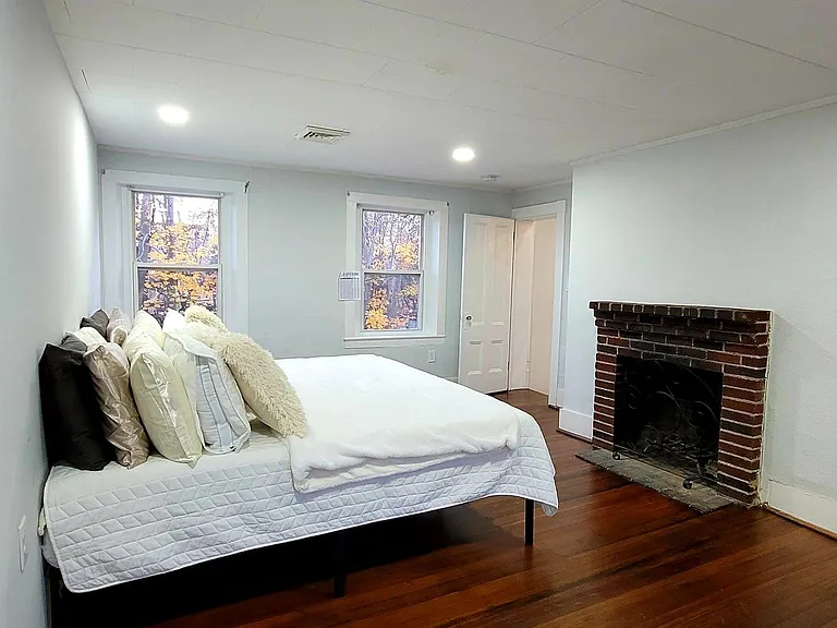 232 N Main St #2R — Photo 4