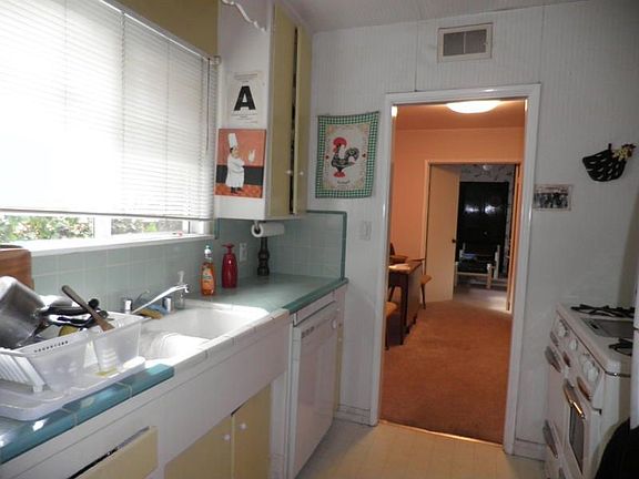 4th image of 6517 Ventura Canyon Ave
