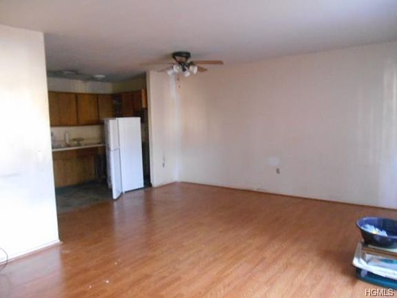 4th image of 830 Cauldwell Ave #B2