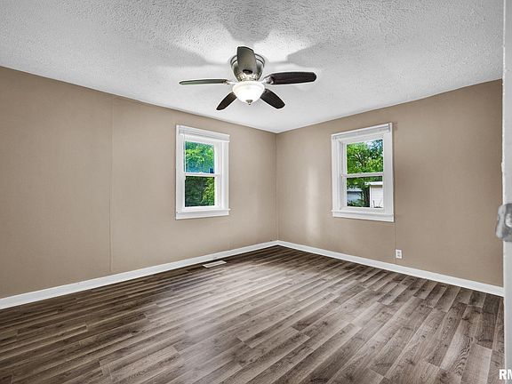 5th image of 2119 N Northcrest Dr