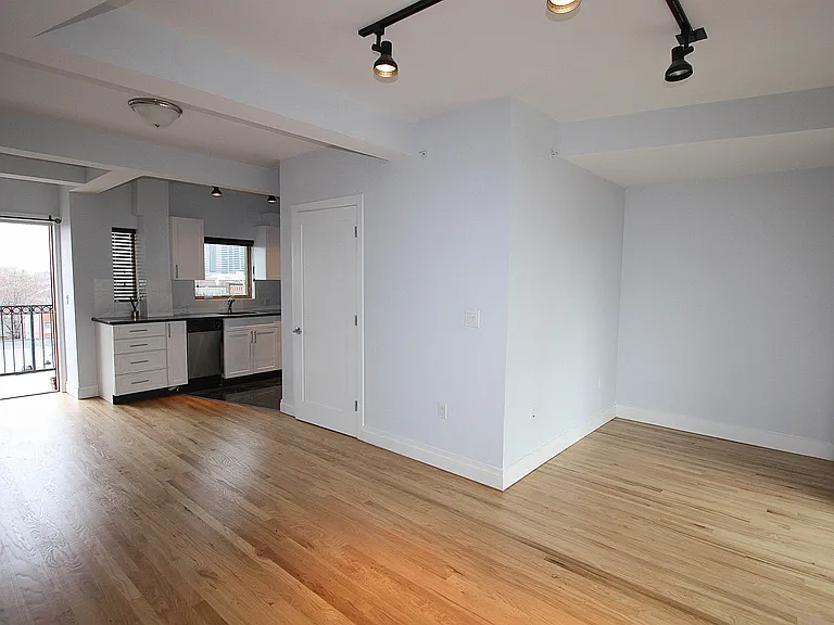 338 Grove St #4C — Photo 7