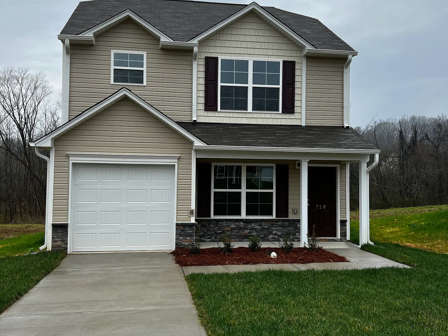 728 Quail Ln — Photo 1
