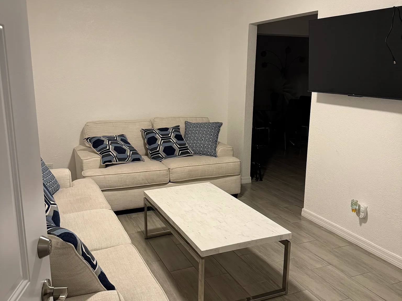 2 bed, 792 sqft, $2,025 — Photo 4
