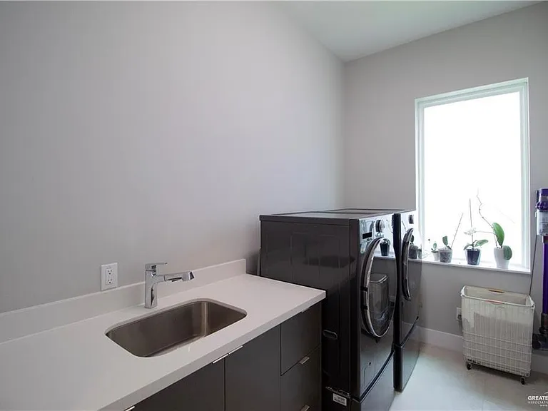 4815 Sheffield St — Photo 13