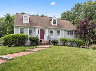90 Nokomis Rd, Hingham, MA 02043