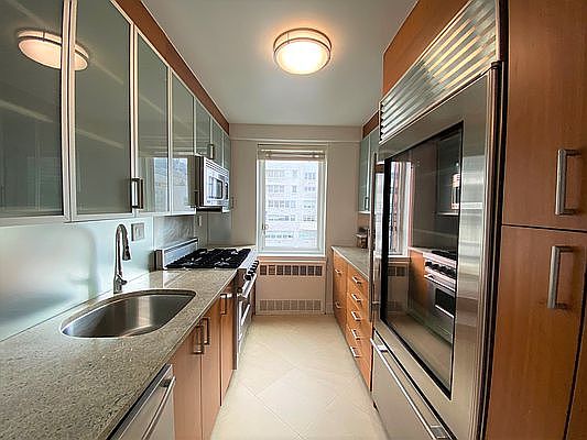 3rd image of 165 E 66th St APT 18B