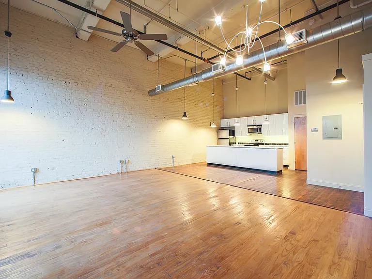 1300 Main St #102 — Photo 11