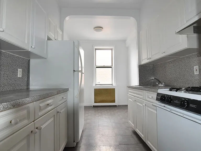 2718 Ocean Ave #J — Photo 1