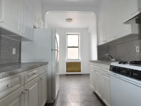 2718 Ocean Avenue image 1 of 7