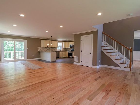 4th image of 187 Hilton Ln