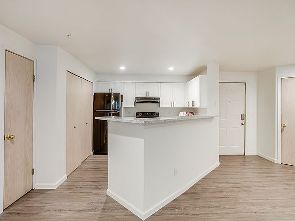5th image of 7711 NE 175th St #111