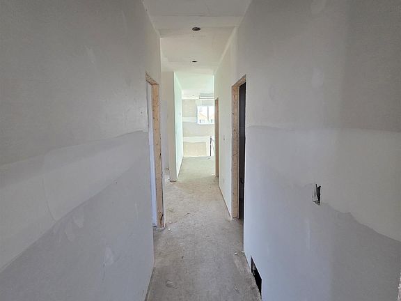 2nd image of 13123 Avenue 187