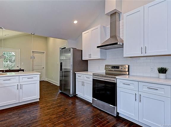 5th image of 1341 Shamrock Dr