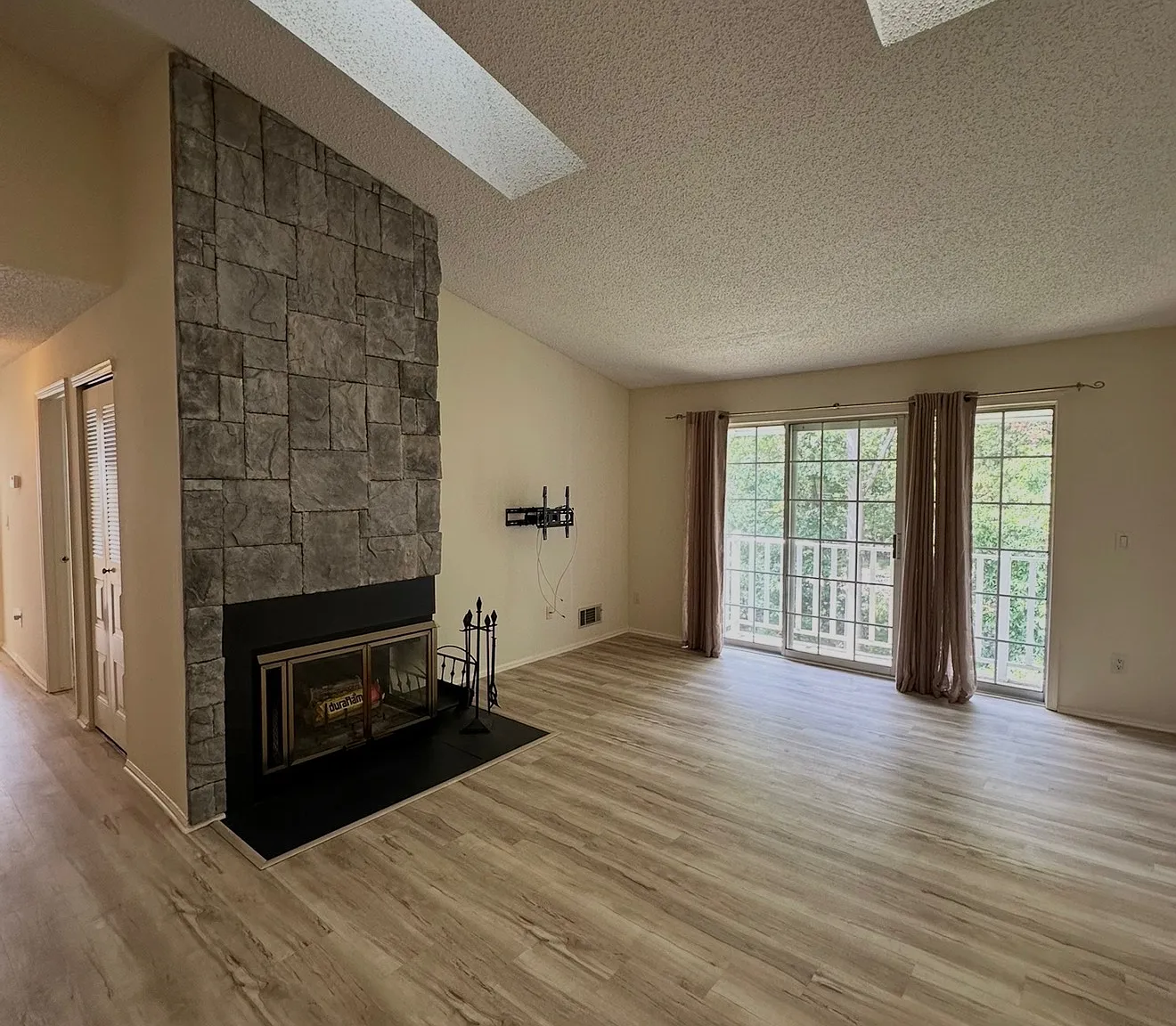 2 bed, 1108 sqft, $2,950 — Photo 3