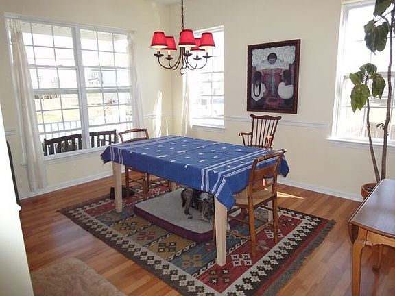 4th image of 100 Magpie Ln