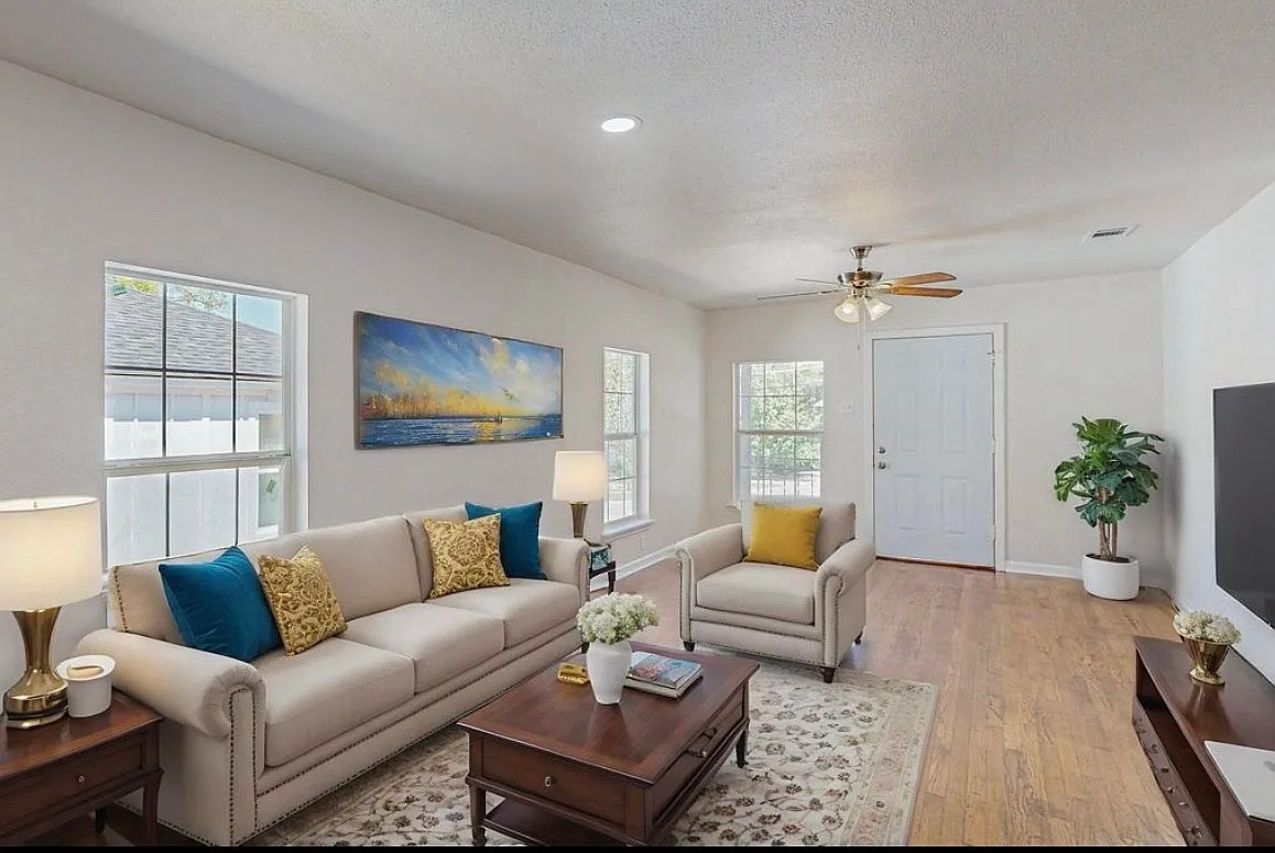 3 bed, 1304 sqft, $2,500 — Photo 2