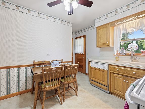 4th image of 422 W Larkdale Ln