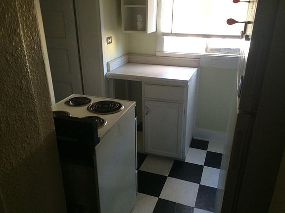 5th image of 1567 Vine St APT 3
