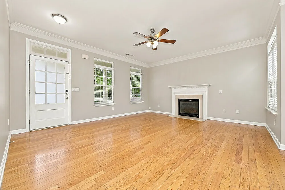 4 bed, 2.0 bath, 1796 sqft, $2,230 — Photo 3