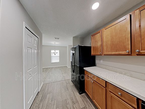 5th image of 755 SE Carnival Ave