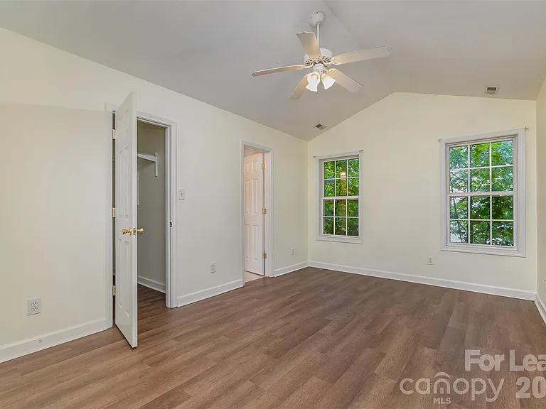 2716 Rabbit Ridge Dr — Photo 12