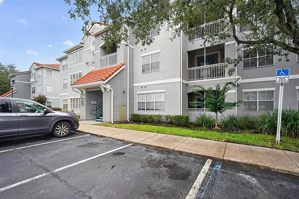 2 bed, 2.0 bath, 1083 sqft, $1,950 — Photo 1