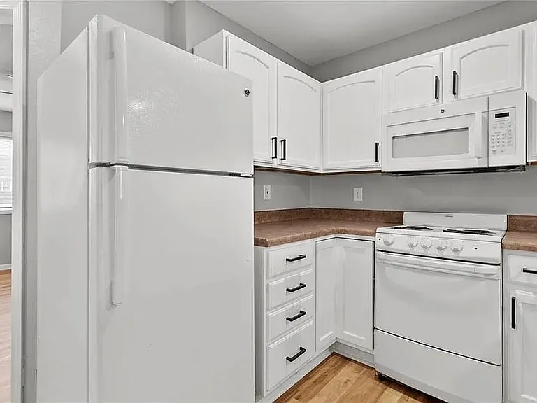 1505 W 26th St #B8 — Photo 13