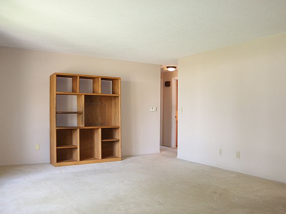 5th image of 689 6th St SE