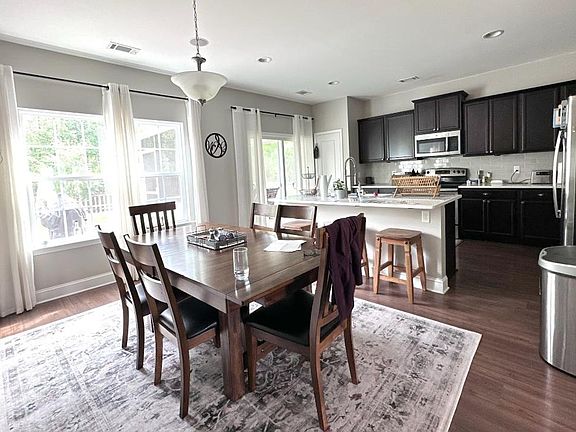 5th image of 120 Richmond Walk Dr