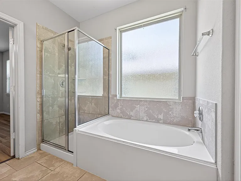 1326 Seagler Pond Ln — Photo 33