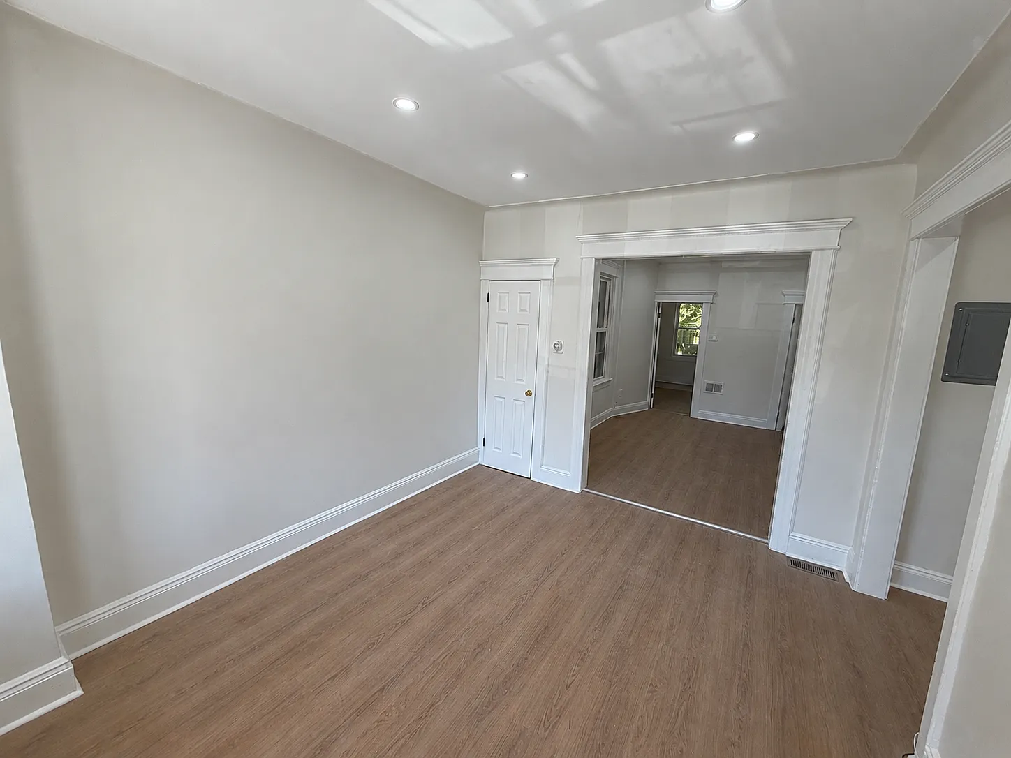 2 bed, 1000 sqft, $2,000 — Photo 2