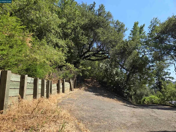 100 Black Log Rd, Kentfield, CA 94904