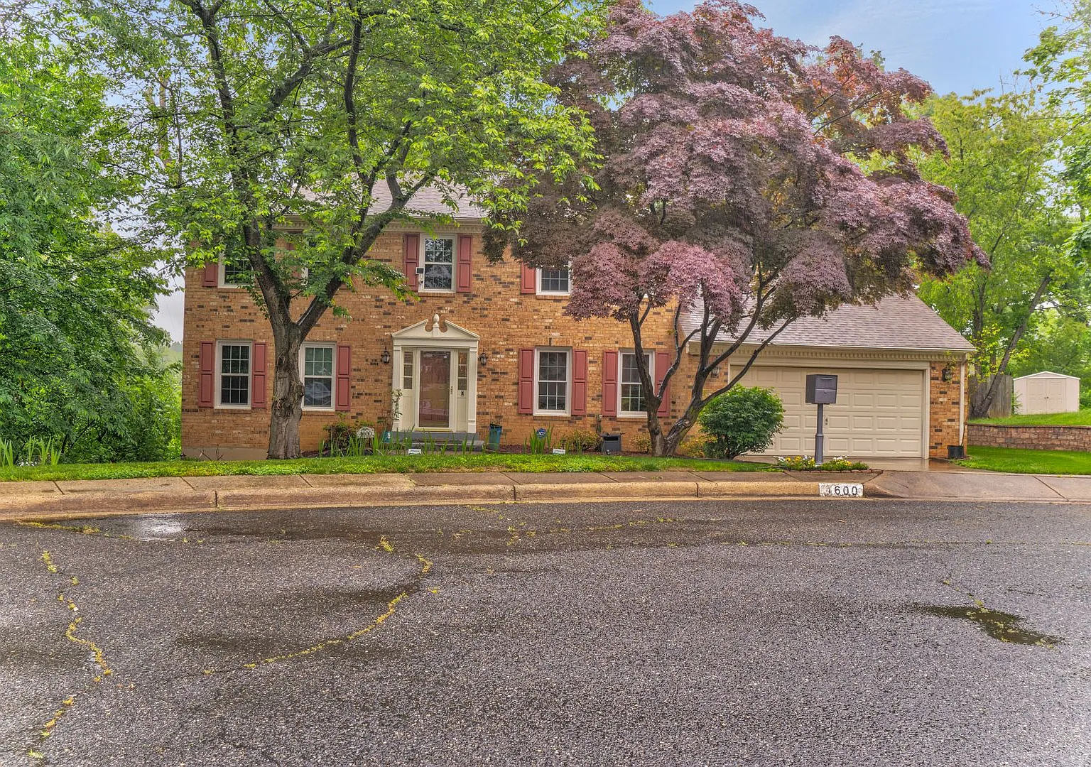 Exceptional Three Level Colonial Near DC — Photo 2