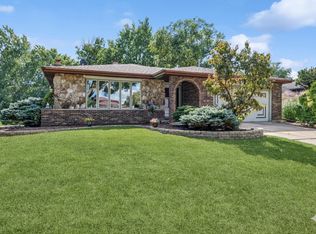 2417 Green Valley Rd, Darien, IL 60561