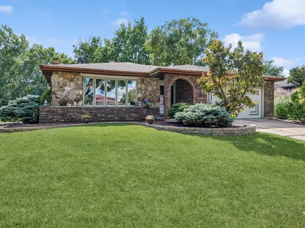 2417 Green Valley Rd, Darien, IL 60561