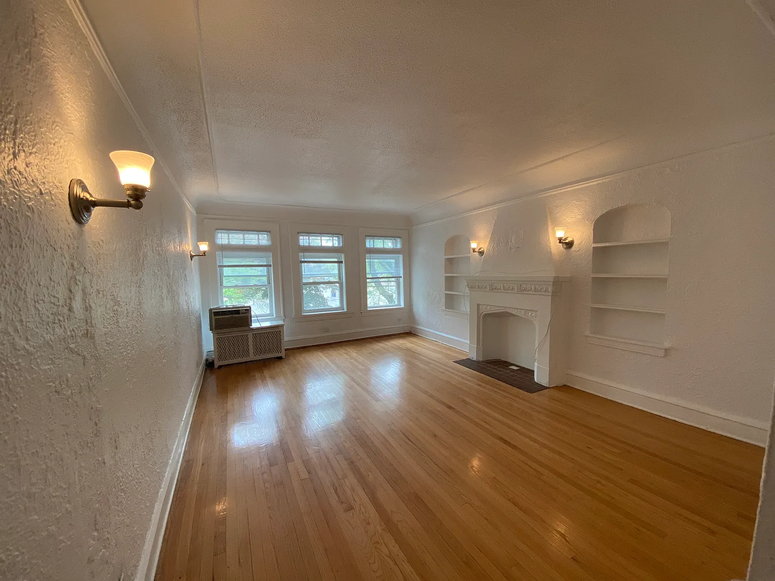 2 bed, $1,900 — Photo 2