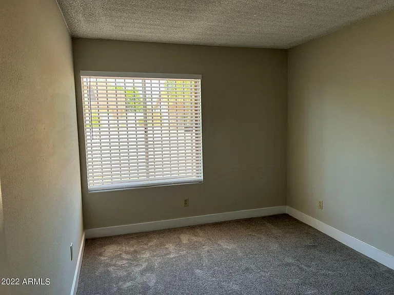 7827 W College Dr — Photo 11