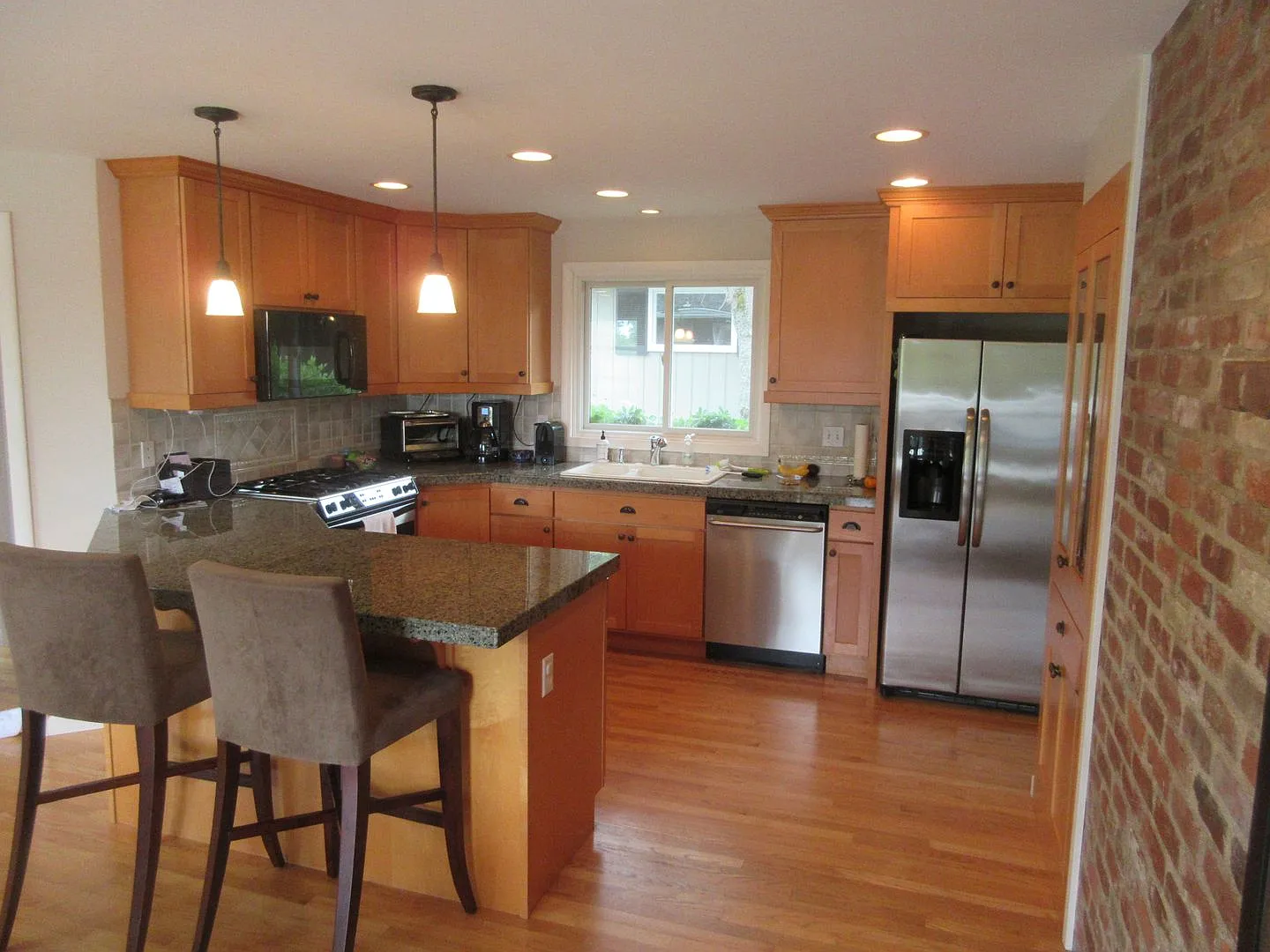 3Bd/2.5Ba Clyde Hill Home — Photo 3