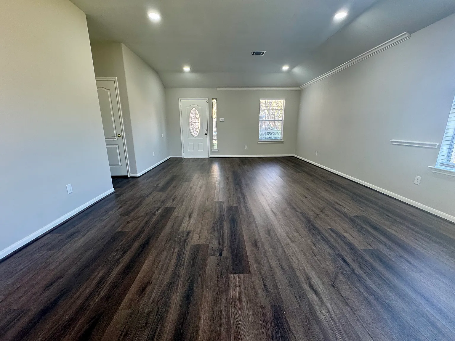 3 bed, 2209 sqft, $2,350 — Photo 3