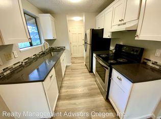 17790 Webster Rd, Gladstone, OR 97027