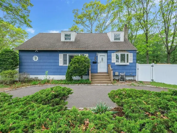 220 Malts Avenue, West Islip, NY 11795