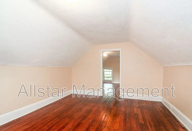 2100 Cottage Grove Dr — Photo 18