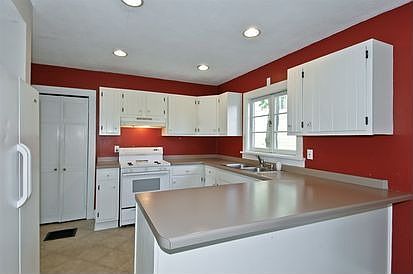 3rd image of 354 Lincoln Ave
