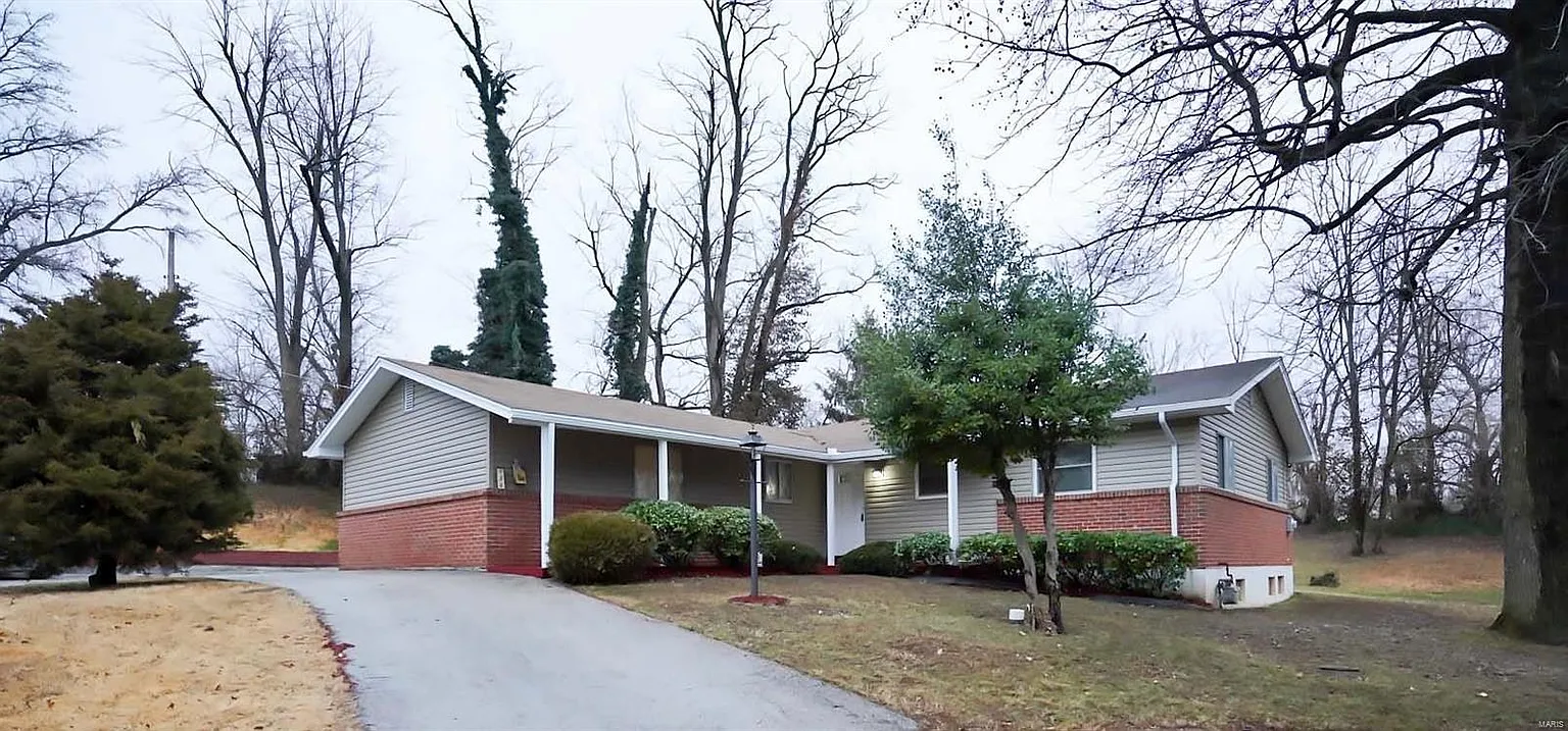 738 Larkin Ave photo 1